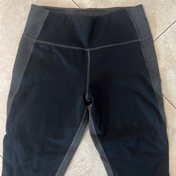 GAP sculpt ponte leggings, gray and black size medium. - Picture 4 of 10